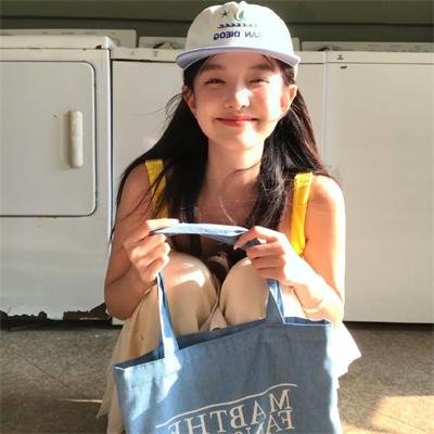 穿着鞋子的贝壳马塞尔